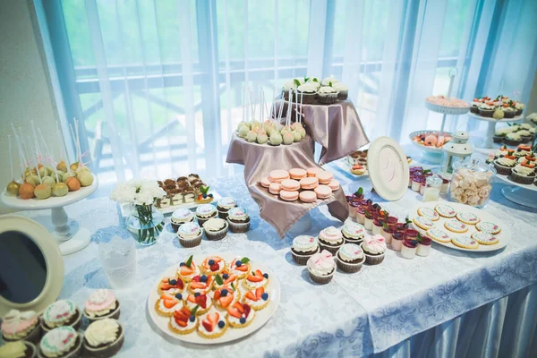 Deilige Søtsaker Bryllupsbuffeten Med Desserter Muffins – stockfoto