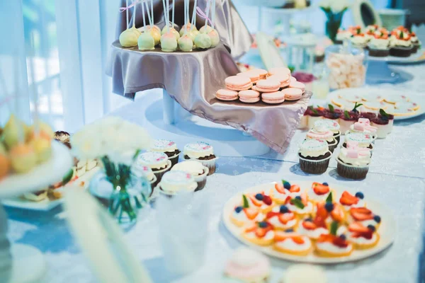 Νόστιμα Γλυκά Γαμήλια Γλυκά Μπουφέ Γλυκά Cupcakes — Φωτογραφία Αρχείου
