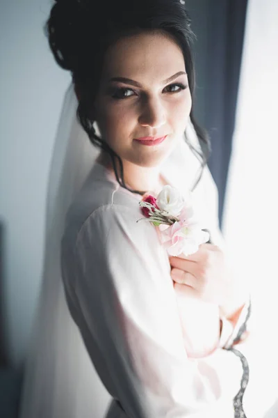 Портрет Красивой Невесты Фатой Свадьбе Утром — стоковое фото