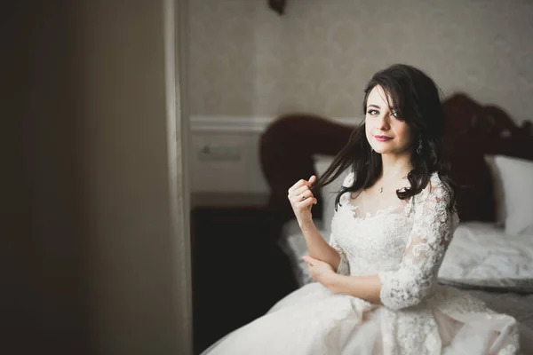 Portré Egy Gyönyörű Divat Menyasszony Édes Érzéki Esküvői Smink Haj — Stock Fotó