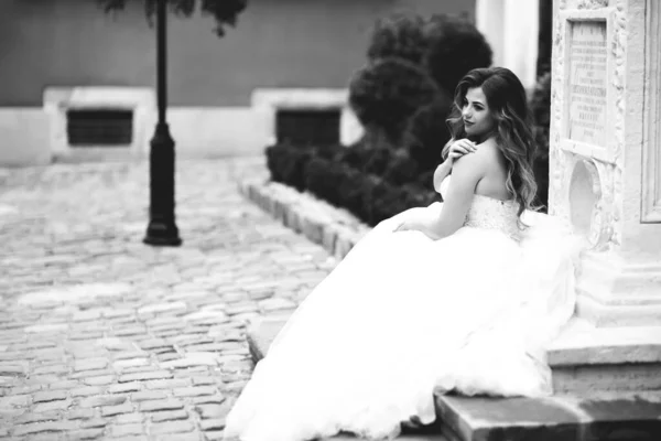 Mooie Luxe Bruid Elegante Witte Jurk — Stockfoto