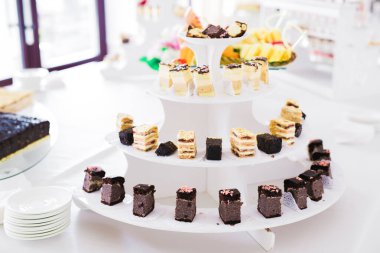 Lezzetli düğün resepsiyonu, tatlı masası..