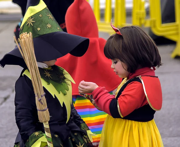 Карнавал Детей Главной Площади Замора Испания Белоснежка Ведьма Красная Шапочка Стоковое Фото