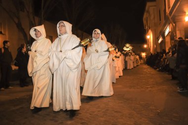 İspanya, Zamora 'da kutsal hafta. İsa 'nın Tövbe, Işık ve Yaşam Kardeşliği' nin Cumartesi gecesi Tutku Gecesi Geçidi.