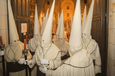 İspanya, Zamora 'da kutsal hafta. Jess Yacente Kardeşliği 'nin Tövbe Töreni.