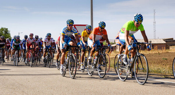 Велоспорт, третий этап велогонки Замора, велогонка с профессиональными велогонщиками в Саморе, Испания.