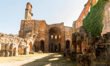 Moreruela Manastırı. Granja de Moreruela, Zamora 'da Santa Mara de Moreruela' daki 12. yüzyıl manastırı harabeleri. İspanya. Avrupa.