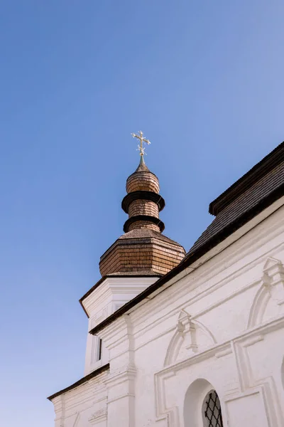 Une Église Orthodoxe Avec Des Dômes Contre Ciel — Photo