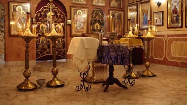 Interior Iglesia Con Iconos Para Bautismo Ortodoxo — Vídeos de Stock