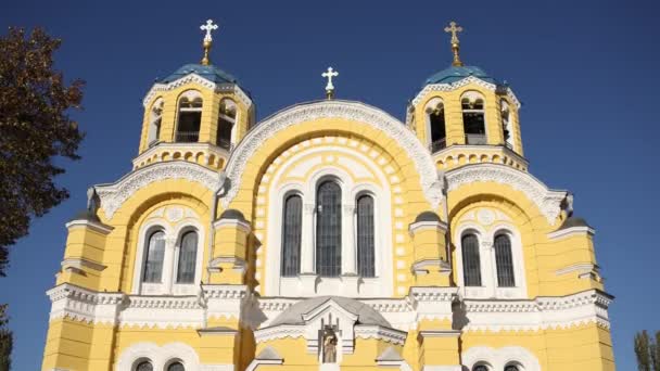 这座大教堂在白天是一座东正教大教堂 — 图库视频影像