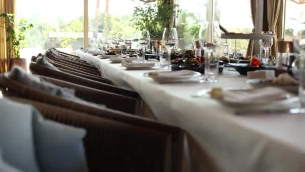 Étel Bankett Asztalon Étteremben Esküvő Születésnapján — Stock videók