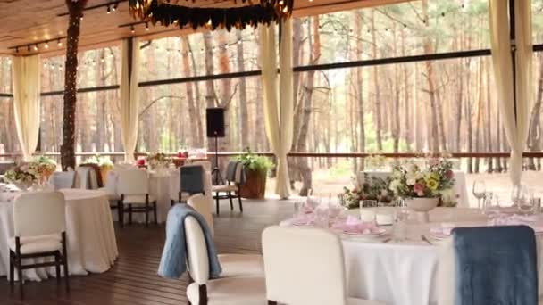 Décoration Table Dans Restaurant Mariage Avec Des Fleurs — Video