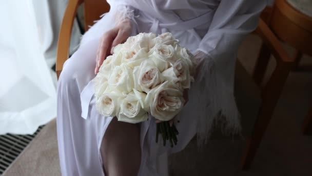 Bride White Robe Holds Wedding Bouquet Morning — Wideo stockowe