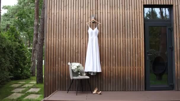 Bride White Wedding Dress Hangs Wall Vision — Vídeo de stock