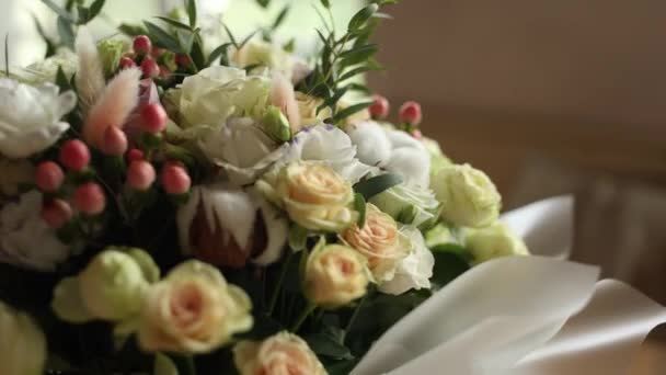 Bouquet Beautiful Flowers Table Room — Vídeo de stock