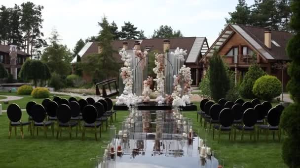 Beautiful Arch Wedding Ceremony Park Chairs — Vídeo de Stock