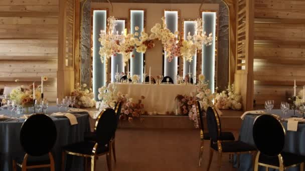 Dekorasi Indah Dengan Bunga Atas Meja Pernikahan — Stok Video