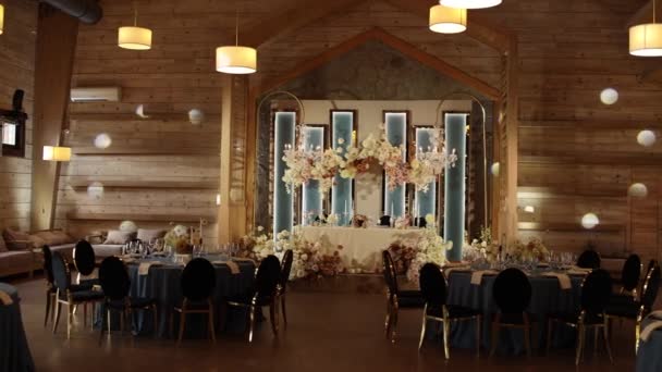 Vacker Inredning Med Blommor Bröllopsbordet — Stockvideo