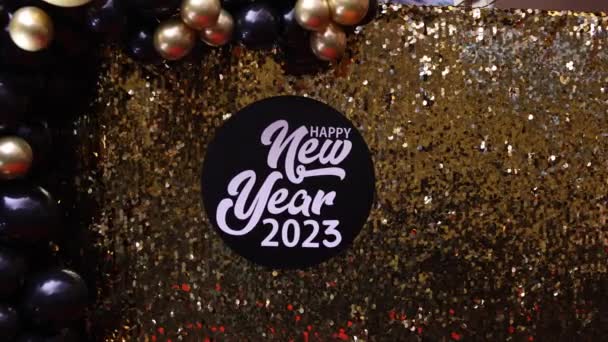 2023年新年的题词在照片区的墙上 庆祝新年的背景 — 图库视频影像