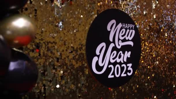 写真ゾーンの壁に刻まれた2023年の碑文新年のお祝いの背景 — ストック動画