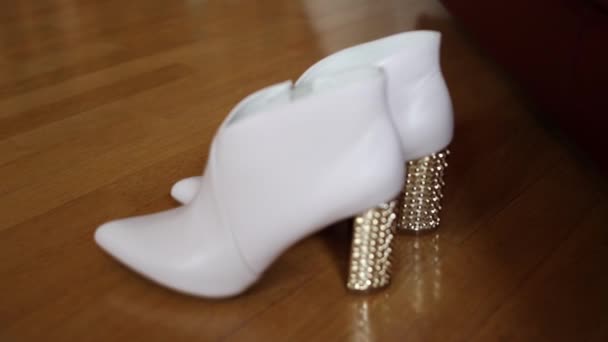 White Wedding Shoes Warm Heel Bride — Stockvideo