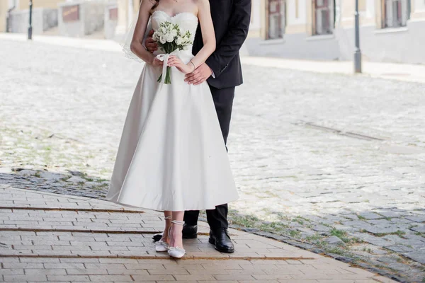 Groom Bride Wedding Dress Together Wedding Bouquet — Fotografia de Stock