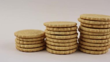  Beyaz arka planda tatlı kurabiyeler ev yapımı fırın tatlısı