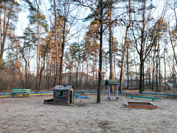 Stary Drewniany Plac Zabaw Lesie Lub Parku — Zdjęcie stockowe