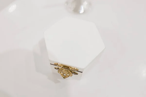Біла Дерев Яна Коробка Обручок Столі — стокове фото