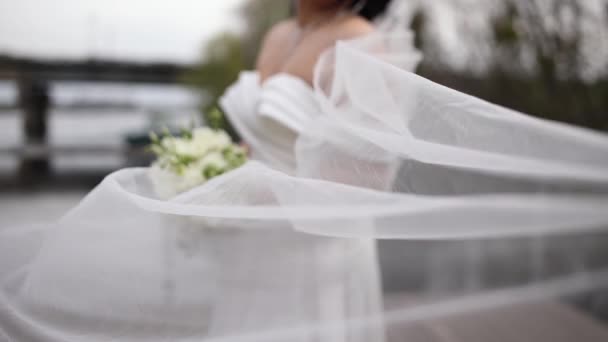 Menyasszony Kezében Egy Esküvői Csokor — Stock videók