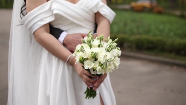 結婚式で結婚式のドレスを着た花嫁は — ストック動画