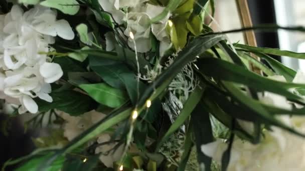 Çiçeklerden Yapılmış Bir Düğün Kemeri Bir Bayram Bir Doğum Günü — Stok video