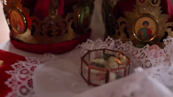 Verighete Într Cutie Masă Într Biserică Pentru Nuntă — Videoclip de stoc
