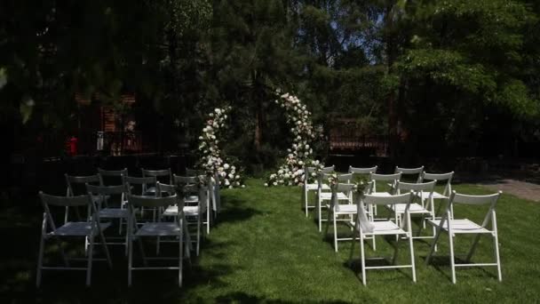 Arco Redondo Uma Cerimônia Casamento Com Decoração Flores — Vídeo de Stock