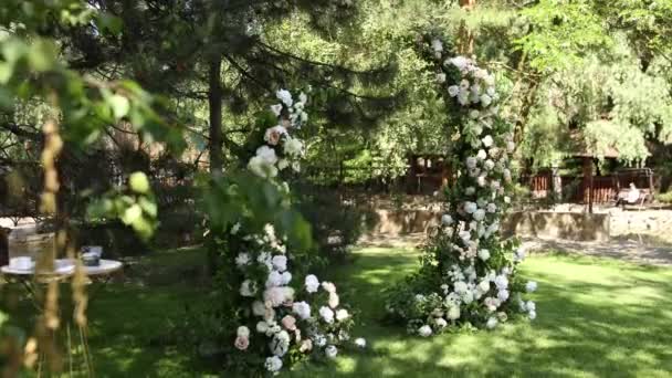 Arco Redondo Uma Cerimônia Casamento Com Decoração Flores — Vídeo de Stock