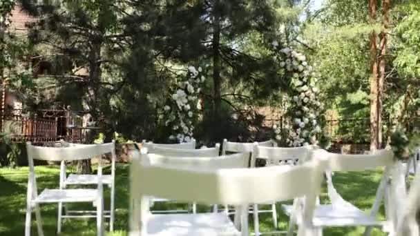 Круглая Арка Свадебной Церемонии Декором Цветами — стоковое видео
