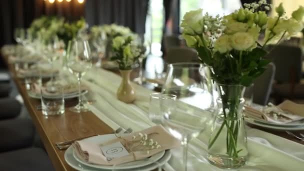 Festvåning Restaurang För Bröllop Med Inredning Och Blommor — Stockvideo