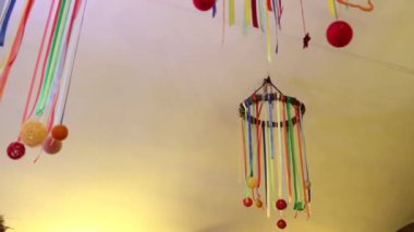 Eski düş kapanları evde takılıyor.