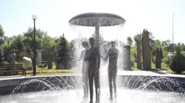 Parktaki güzel heykel çeşmesi
