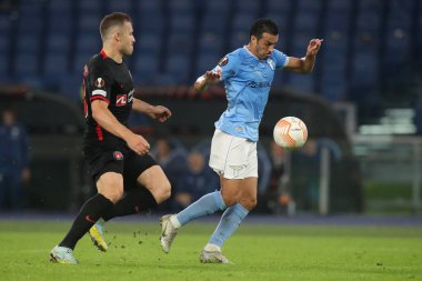 Roma, İtalya 27.10.2022: Midtjylland 'dan Sviatchenko, Lazio' lu Pedro Uefa Avrupa Ligi 2022-2023, F Grubu - SS maç 5, İtalya 'nın başkenti Roma' daki Olimpiyat Stadyumu 'nda SS Lazio ile FC Midtjylland arasındaki futbol maçı.