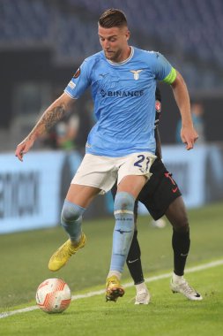 Roma, İtalya 27.10.2022: Lazio 'lu Milinkoviç Saviç, Midtjyllandlı Sisto Uefa Avrupa Ligi 2022-2023, F Grubu - SS maç 5, İtalya' nın başkenti Roma 'daki Olimpiyat Stadyumu' nda SS Lazio ile FC Midtjylland arasındaki futbol maçı.