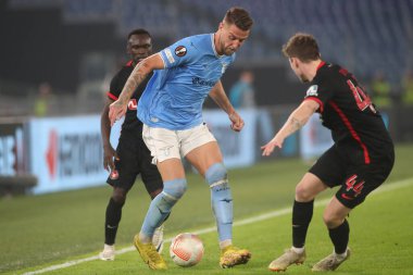 Roma, İtalya 27.10.2022: Lazio 'lu Milinkoviç Saviç, Midtjyllandlı Sisto Uefa Avrupa Ligi 2022-2023, F Grubu - SS maç 5, İtalya' nın başkenti Roma 'daki Olimpiyat Stadyumu' nda SS Lazio ile FC Midtjylland arasındaki futbol maçı.