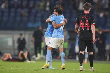 Roma, İtalya 27.10.2022: Lazio 'lu Anderson, Lazio' lu Romero, Uefa Avrupa Ligi 2022-2023, F Grubu - SS eşleşmesi 5, SS Lazio ile FC Midtjylland arasındaki futbol karşılaşmasının zaferini İtalya 'nın başkenti Roma' daki Olimpiyat Stadyumu 'nda kutladı..