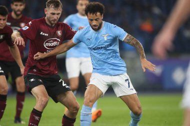 Roma, İtalya 30.10.2022: Lazio 'lu Anderson ve Gyomber İtalya Futbol Şampiyonası Serisi A 2022-2023, İtalya' daki Olimpiyat Stadyumu 'nda SS Lazio ile Salernitana Calcio arasında oynanan karşılaşma..