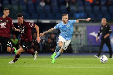 Roma, İtalya 30.10.2022: Lazio 'lu Daniluc ve Lazzari İtalya' nın başkenti Roma 'daki Olimpiyat Stadyumu' nda SS Lazio ile Salernitana Calcio arasında oynanan 2022-2023 sezonunda maç yapıyorlar..