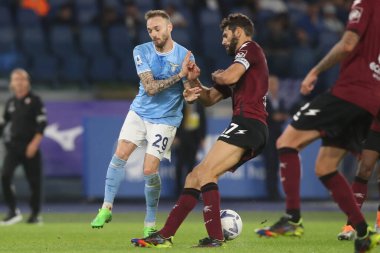 Roma, İtalya 30.10.2022: Lazio 'lu Lazzari, Federico Fazio İtalya Futbol Şampiyonası Serie A 2022-2023, İtalya' nın başkenti Roma 'da bulunan Olimpiyat Stadyumu' nda SS Lazio ile Salernitana Calcio arasında oynanan karşılaşma..