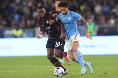 Roma, İtalya 30.10.2022: Lazio 'lu Coulibaly ve Lazio Anderson İtalya' nın başkenti Roma 'daki Olimpiyat Stadyumu' nda SS Lazio ile Salernitana Calcio arasında oynanan 2022-2023 sezonunda maç yapıyorlar..