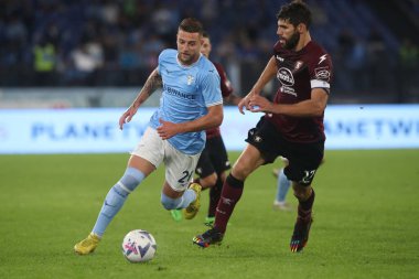 Roma, İtalya 30.10.2022: Lazio 'dan Milinkoviç Slav, İtalya' nın başkenti Roma 'daki Olimpiyat Stadyumu' nda SS Lazio ile Salernitana Calcio arasında oynanan 2022-2023 sezonunda Salernitana 'dan Federico Fazio görev yapıyor..