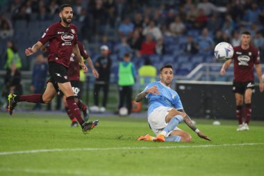 Roma, İtalya 30.10.2022: İtalya 'nın başkenti Roma' daki Olimpiyat Stadyumu 'nda SS Lazio ile Salernitana Calcio arasında oynanan İtalya Futbol Şampiyonası Serie A 2022-2023 karşılaşmasında Lazio' lu Vecino eyalette..