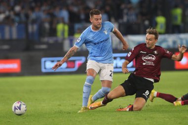 Roma, İtalya: Lazio 'dan Milinkoviç Slav ve Salernitana' dan Bohinene İtalya 'nın başkenti Roma' daki Olimpiyat Stadyumu 'nda SS Lazio ile Salernitana Calcio arasında oynanan 2022-2023 sezonunda maç yapıyorlar..